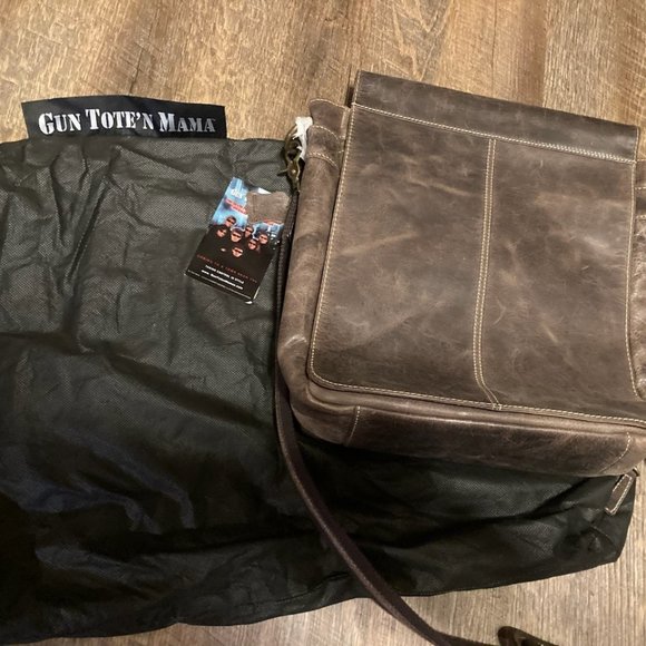 GUN TOTE'N MAMAS Brown leather concealed carry messenger bag - Picture 9 of 9